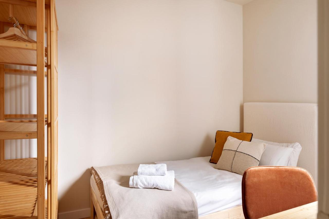 C211 Barcelona Apartments Екстер'єр фото