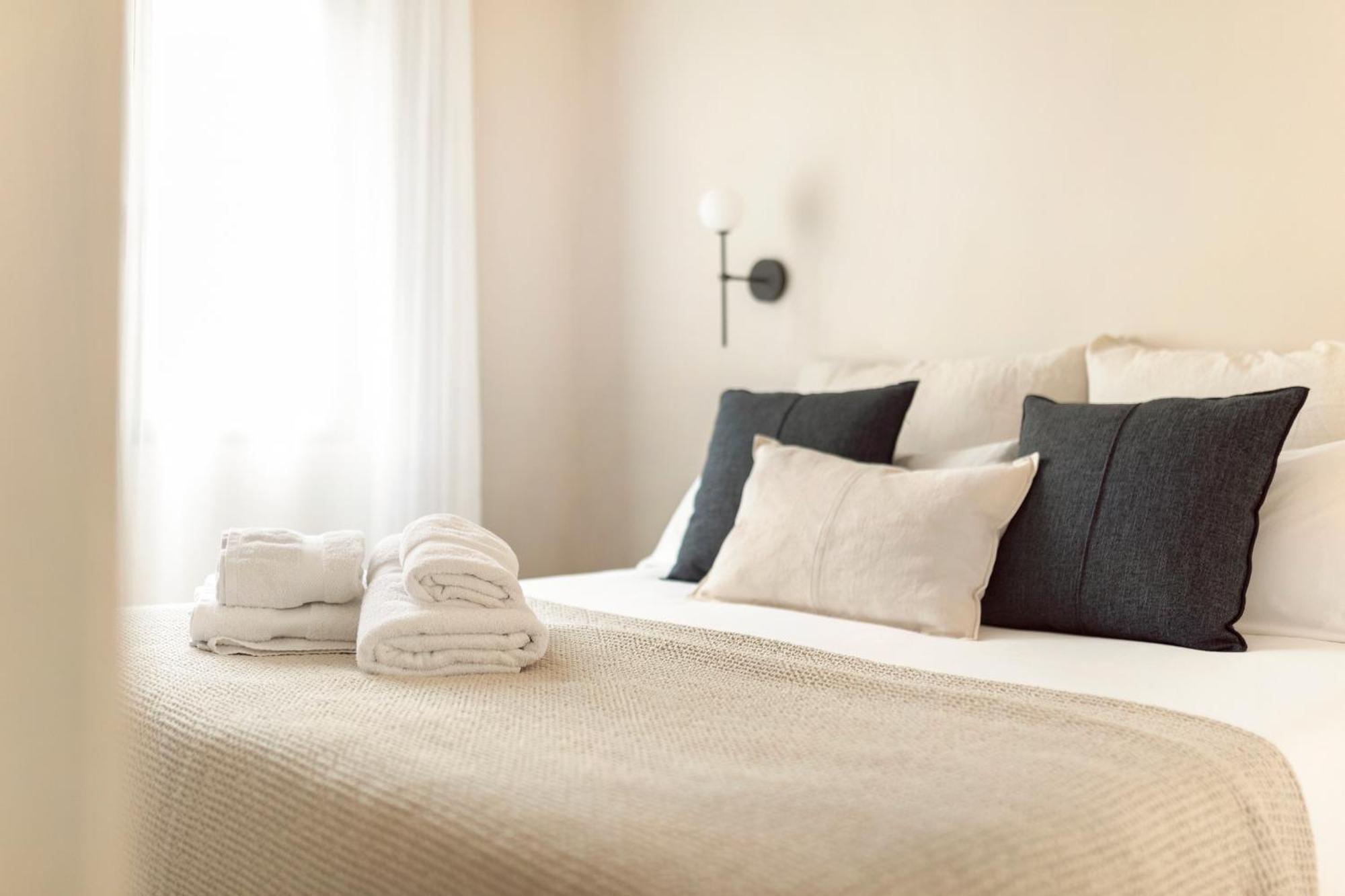 C211 Barcelona Apartments Екстер'єр фото
