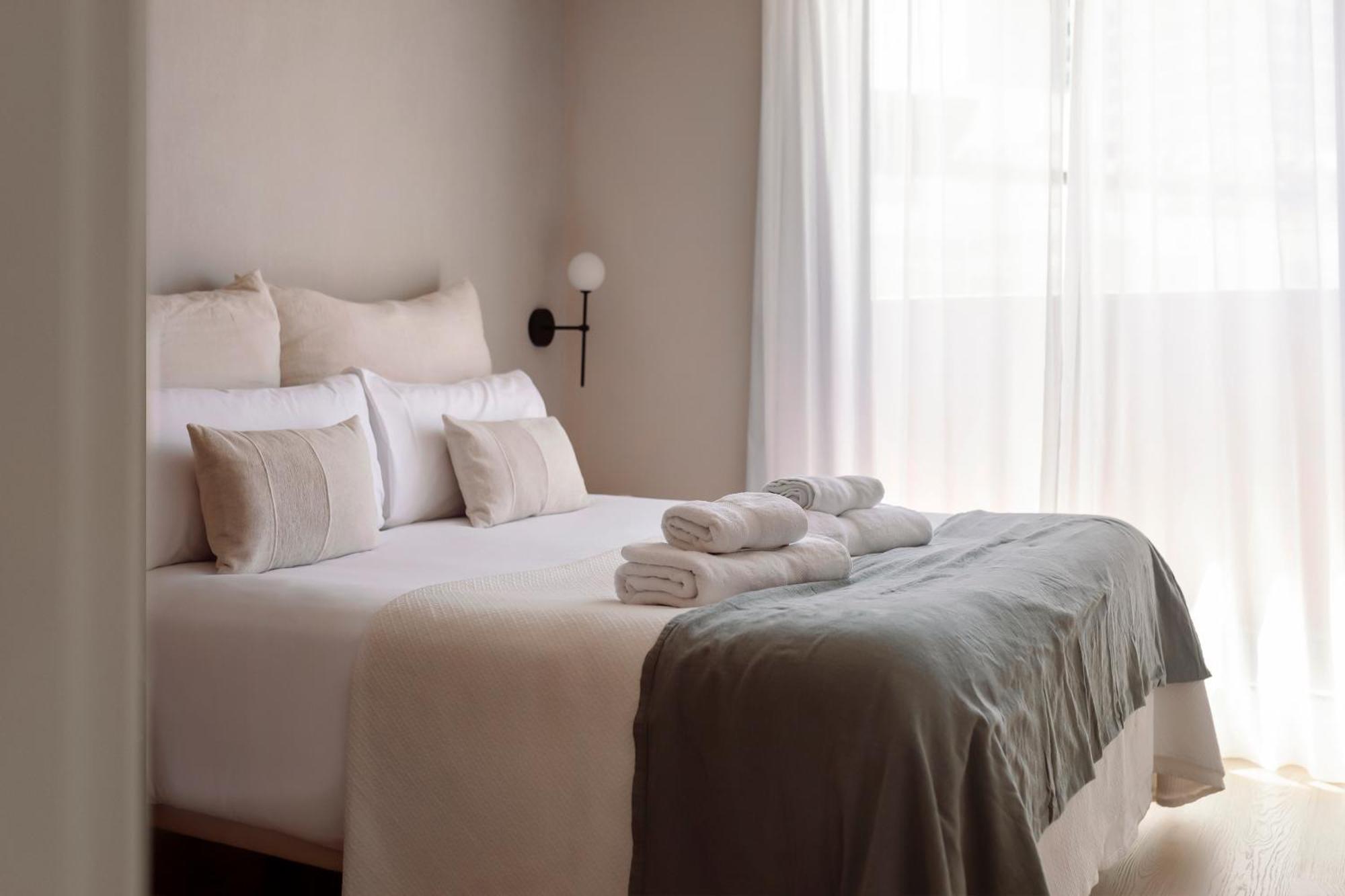 C211 Barcelona Apartments Екстер'єр фото