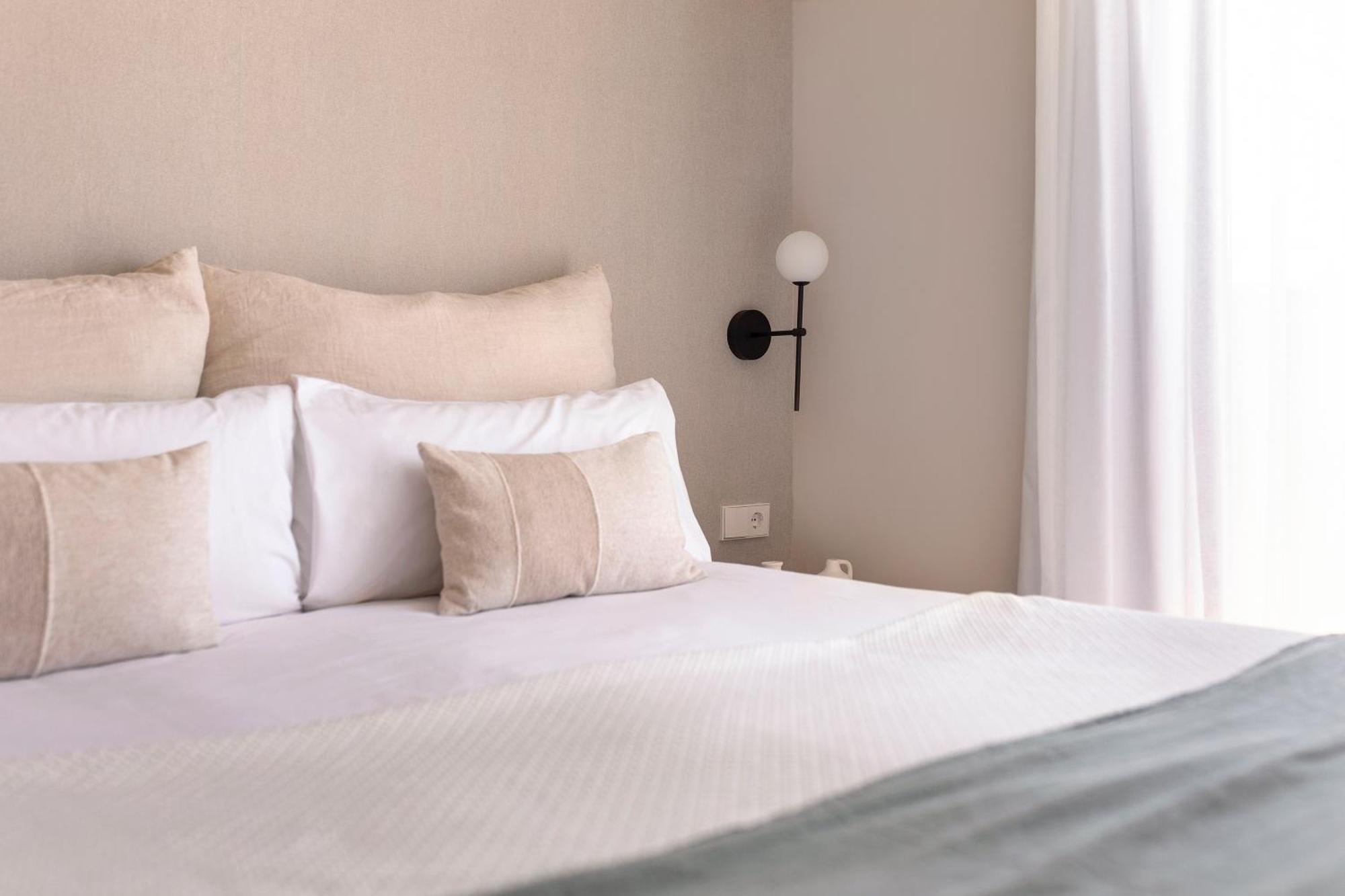 C211 Barcelona Apartments Екстер'єр фото