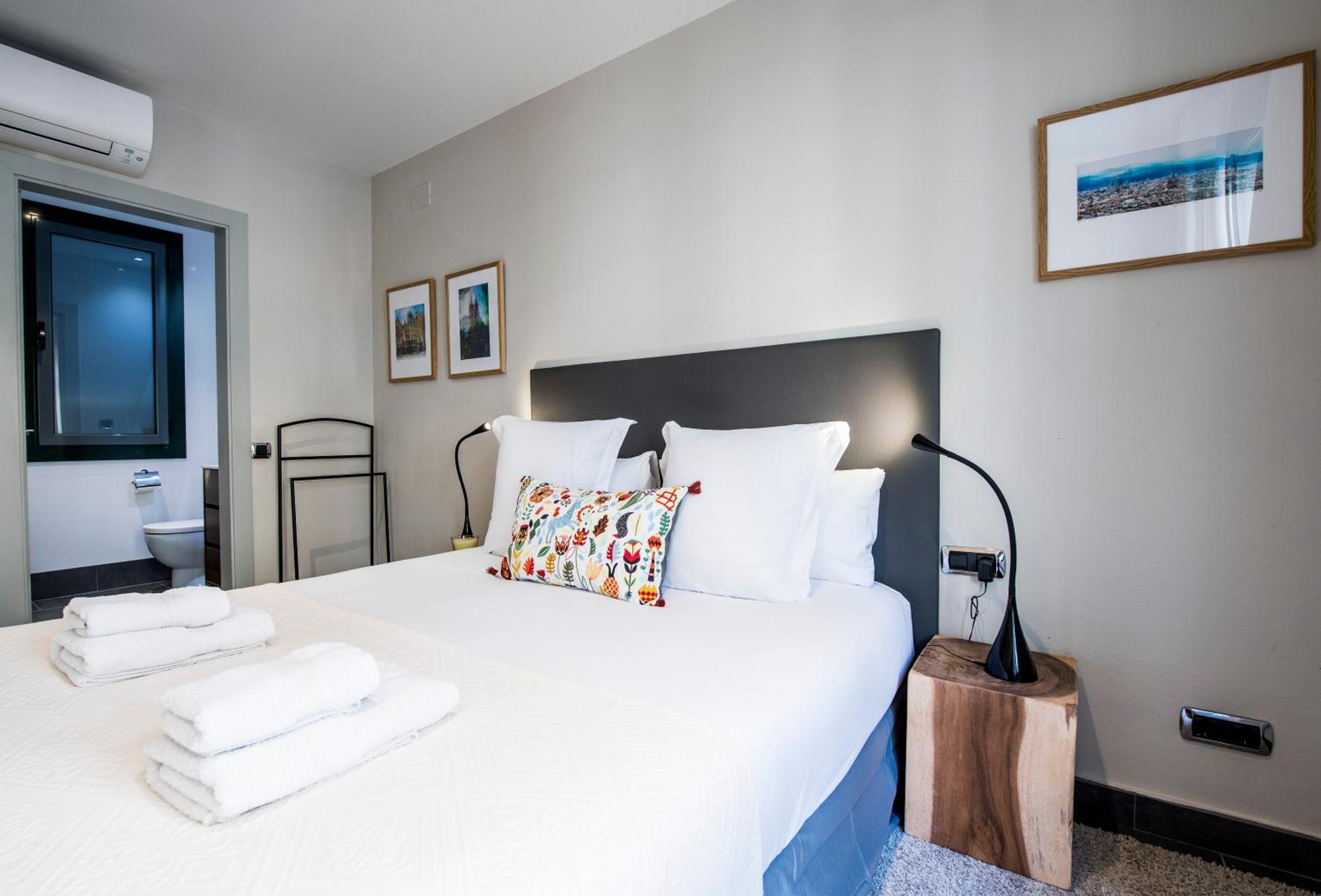 C211 Barcelona Apartments Екстер'єр фото